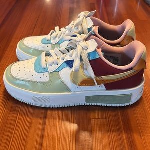 Womens 8 Nike Air Force one Fontanka. Like new…worn twice in perfect condition.